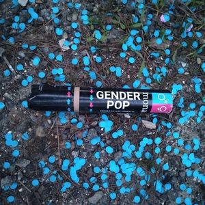 NWT 2pc. "Mona" gender reveal confetti